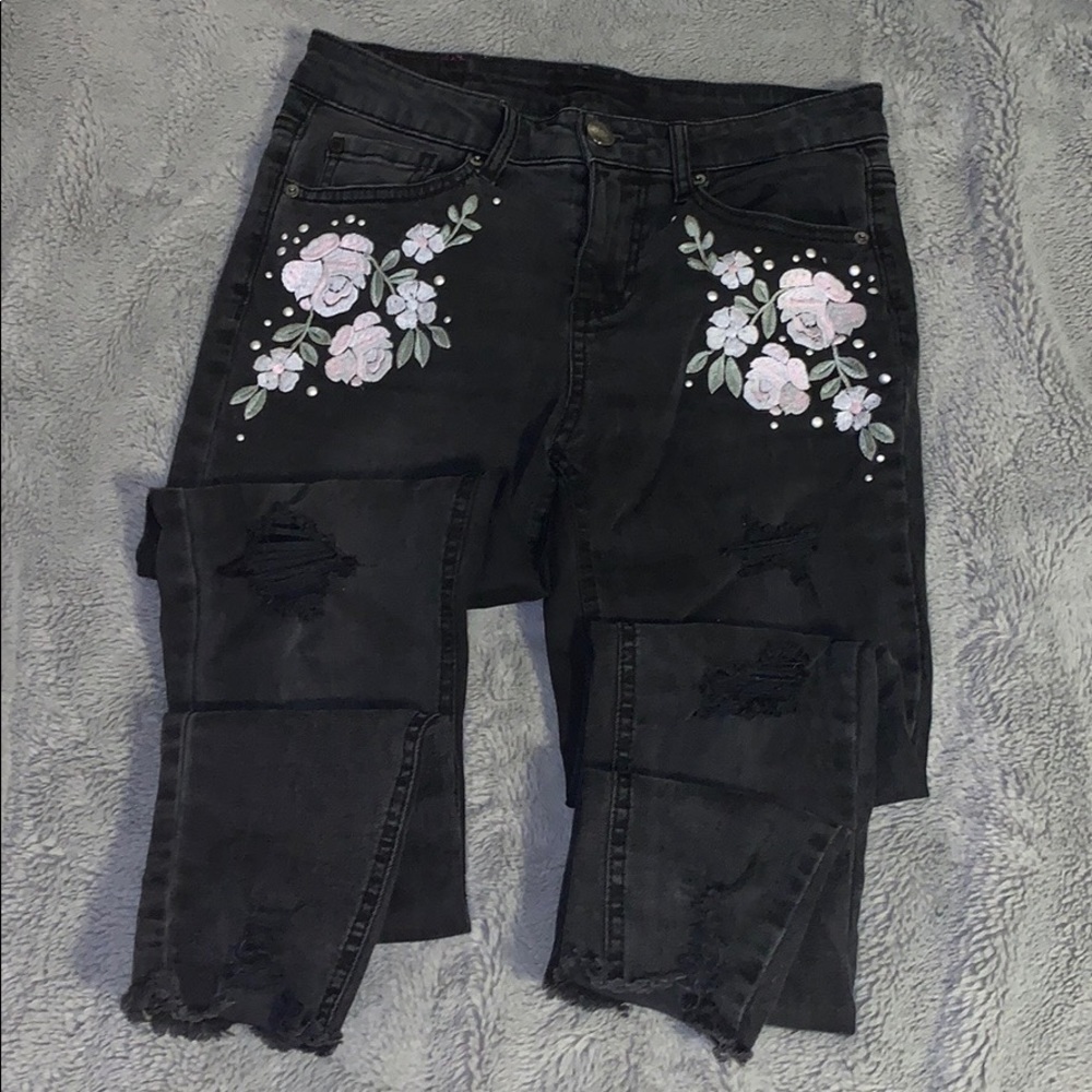 LAST CHANCE Skinny Ripped Jeans